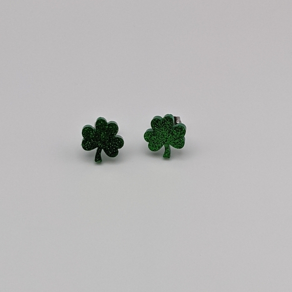 4 leaf clover green acrylic stud earrings - Picture 2 of 8